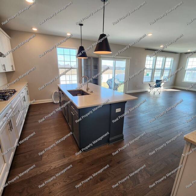 Building Photo - Gorgeous Cedar Lake 4 Bedroom Home
