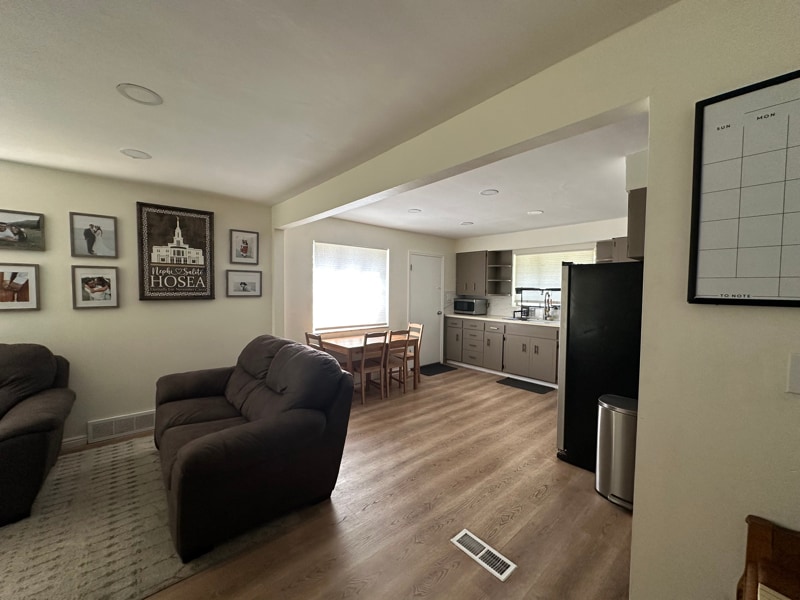 Building Photo - 1636 S 200 E