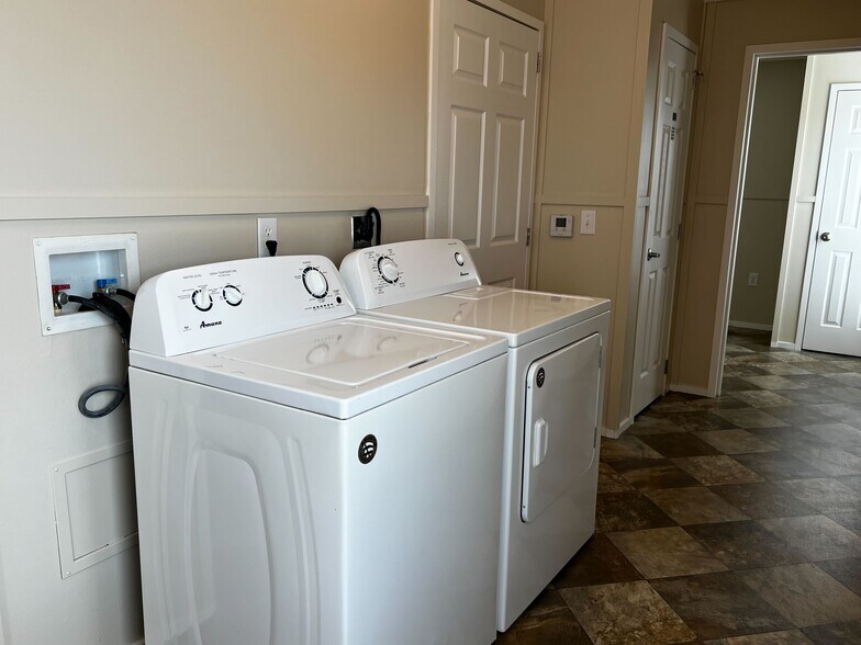 Building Photo - 709 N Collins Fwy