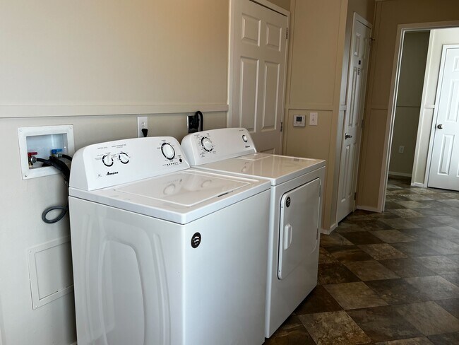 Building Photo - 709 N Collins Fwy