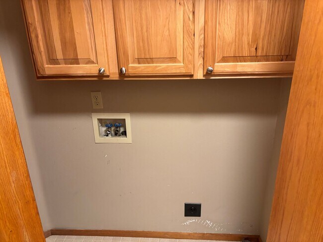 Building Photo - Desirable one Level Home in SW Redmond!