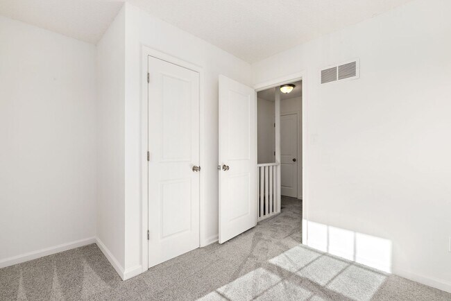 Building Photo - Lakehurst Quad