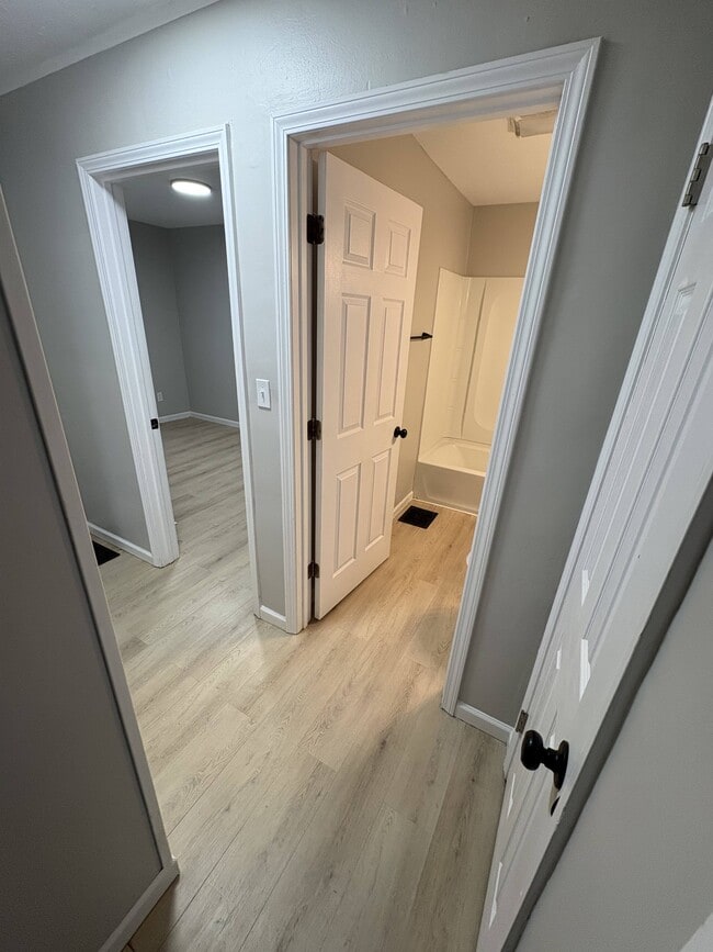 Building Photo - 2622 Hiawatha St