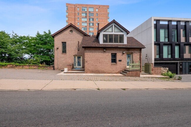Building Photo - 228 Gorge Rd