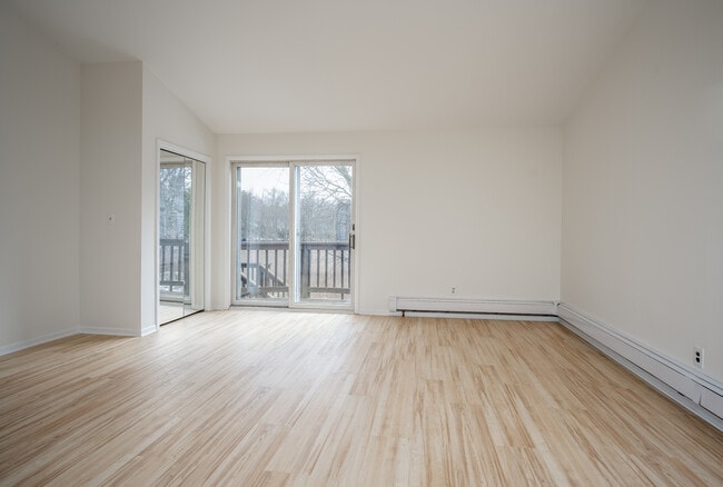 Building Photo - 14 Deane Pl