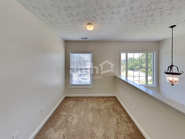 Building Photo - 338 Park Creek Ridge