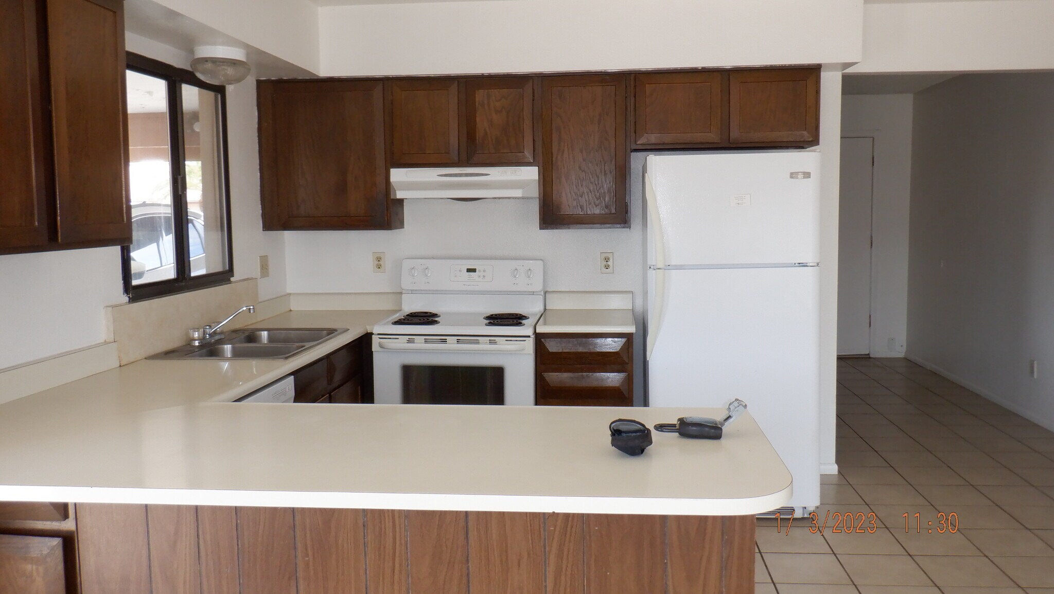 kitchen - 563 N Santa Anna