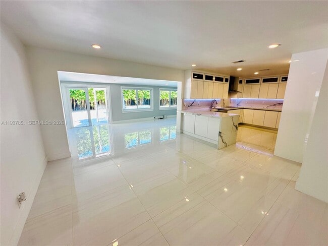 Building Photo - 8160 W 18th Ct