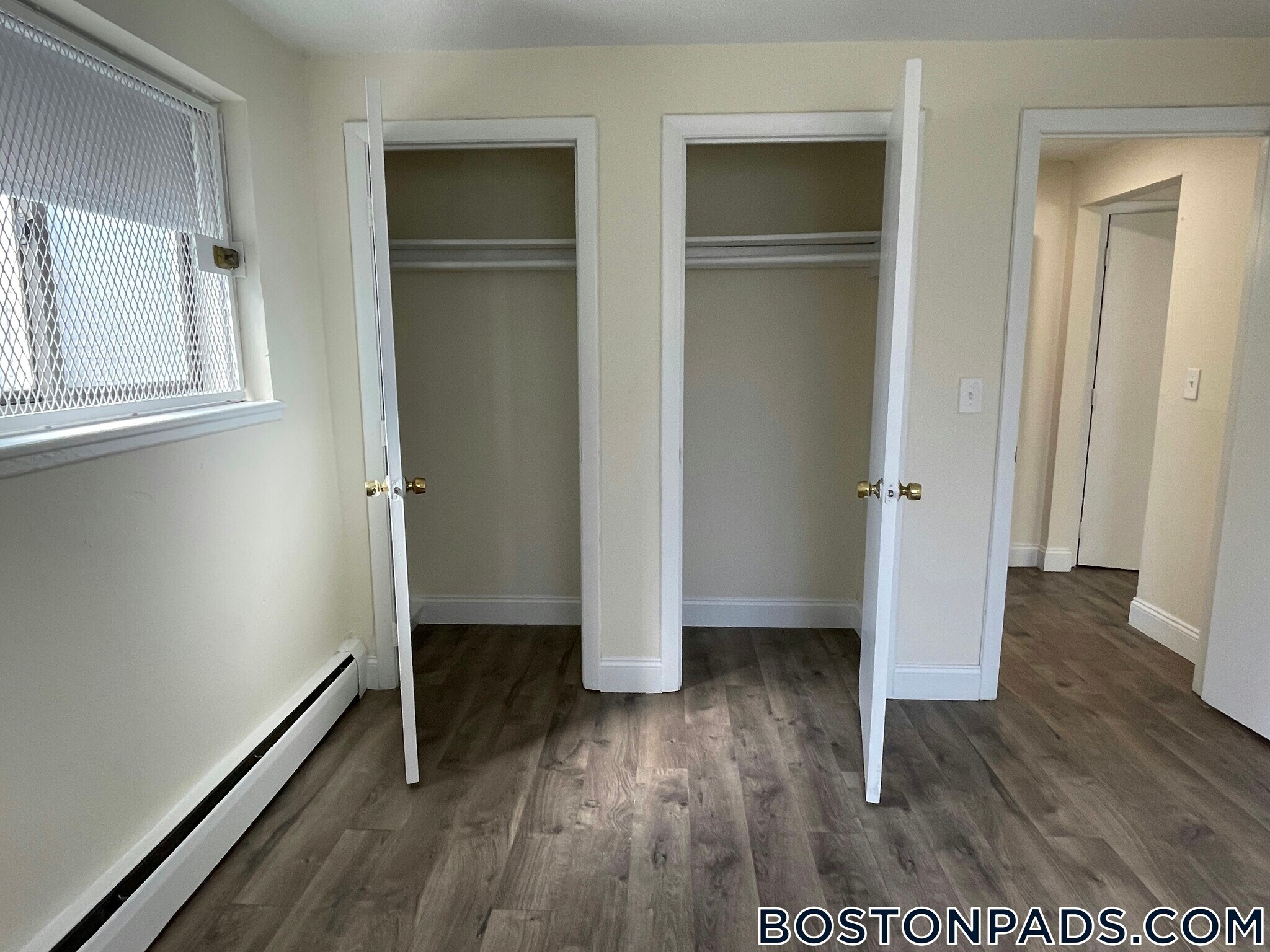 Building Photo - 122 Dustin St