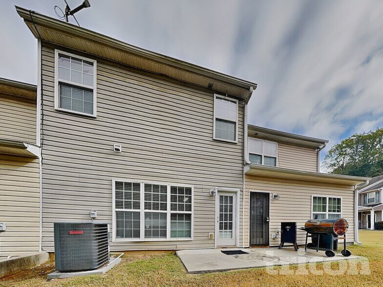 Building Photo - 4864 Sierra Way