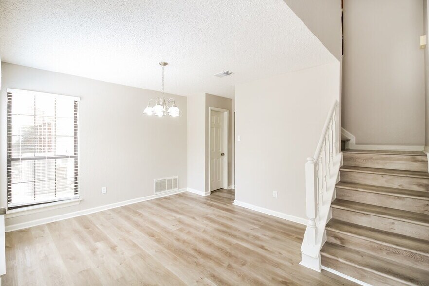 Building Photo - 414 Kirkwood Dr