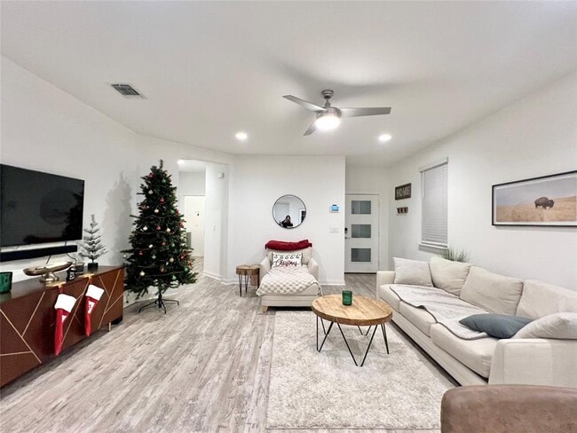 Building Photo - 2307 Langdale Ln