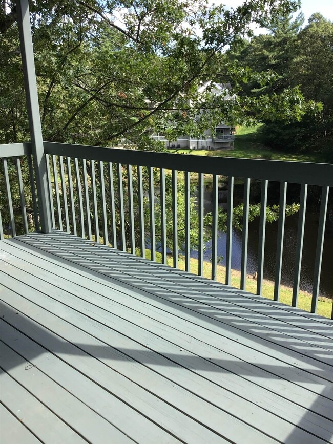 Building Photo - 12 Ledgewood Hills Dr