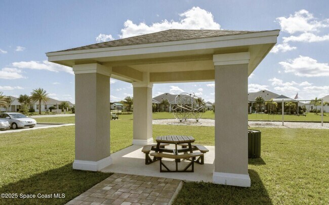 Building Photo - 2746 Spur Dr