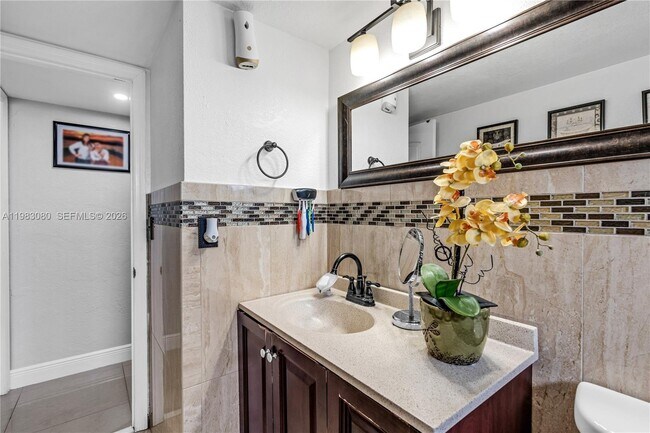 Building Photo - 13715 Kendale Lakes Cir