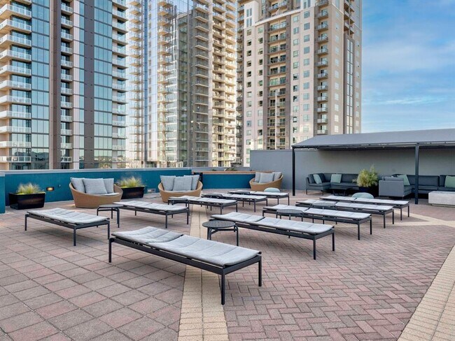 Building Photo - 54 Rainey St