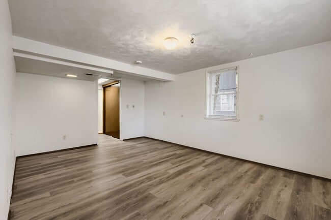 Building Photo - Recently Updated 3 Bed 2 Bath Seattle Home w/ Attached Garage!