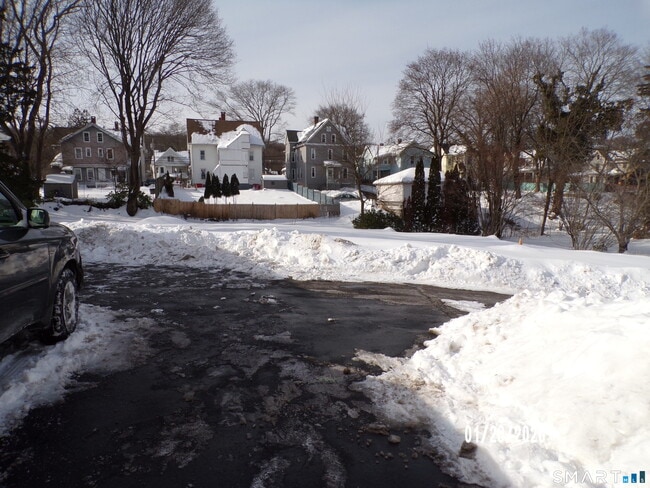 Building Photo - 17 Holbrook St