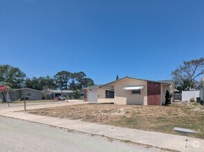 Building Photo - CORNER LOT 2/2 over 1246sf with NEW lvp fl...