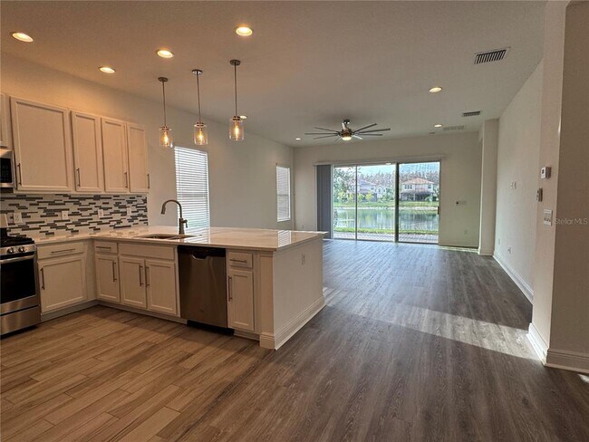 Building Photo - 31045 Lindentree Dr