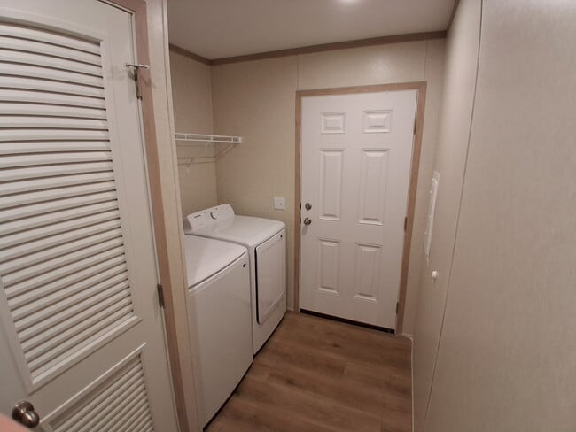 Building Photo - 28638 N Maple St