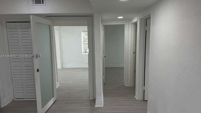 Building Photo - 16221 E Bunche Park Dr