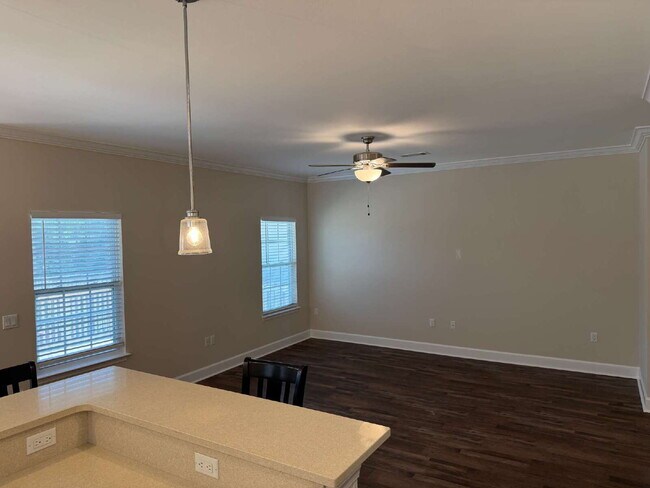 Building Photo - "Charming 4-Bedroom Gem in Niceville with Granite Elegance – 2046 Sq Ft of Comfort!"