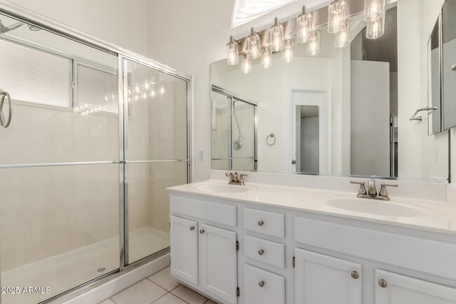 Building Photo - 1132 N Hudson Pl