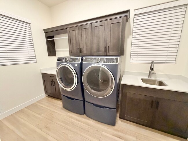 Building Photo - Beautiful 3 Bed Home!