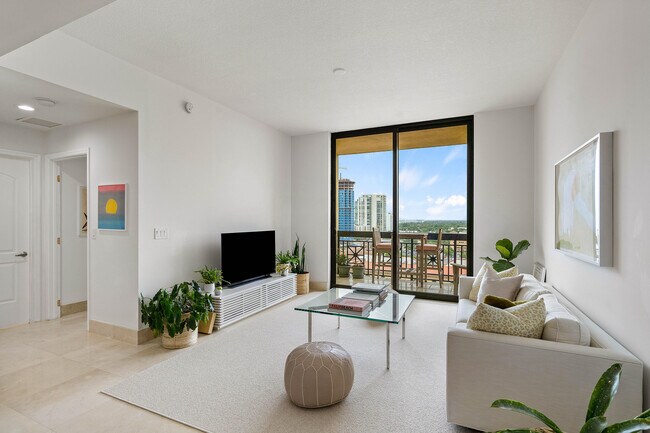 Building Photo - 801 S Olive Ave