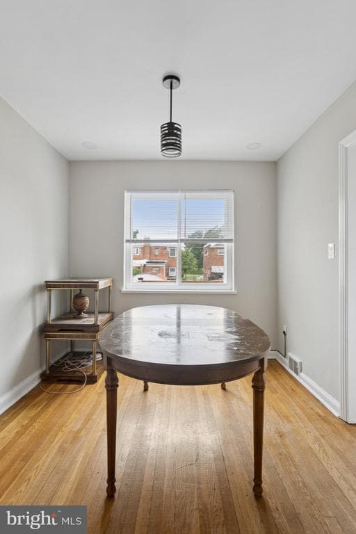 Building Photo - 128 33rd St NE