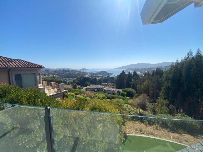 Building Photo - 67 Via Los Altos