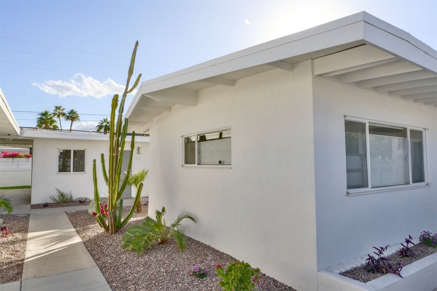 Building Photo - 975 E Camino Parocela