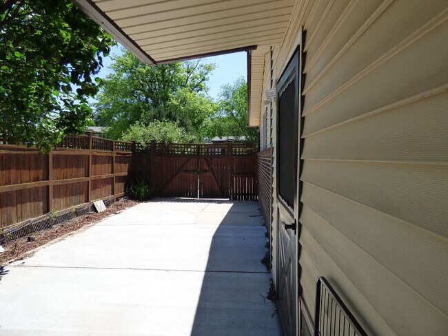 Building Photo - Great Home in a Quiet Neighborhood