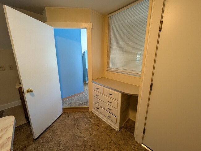 Building Photo - 90 Fairview Ave