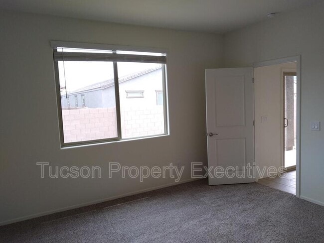 Building Photo - 10683 W Dickerson Dr