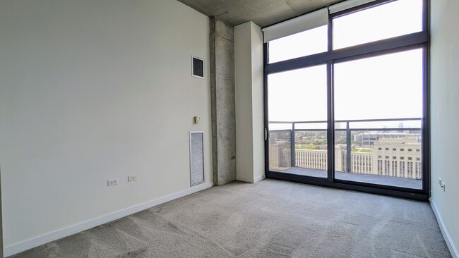 Building Photo - 235 W Van Buren St