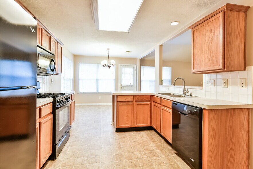 Building Photo - 3219 Candlepine Dr