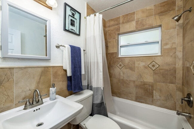 Building Photo - 2454 Whitman St