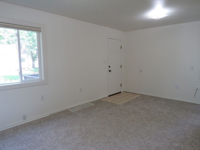 Building Photo - Cute and Charming 2 Bed/ 1 Bath Stand Alone Condo!