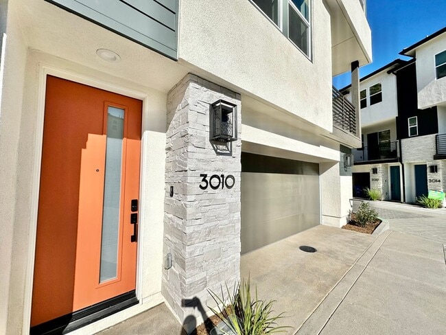 Building Photo - Brand New Townhome Overlooking Mission Valley