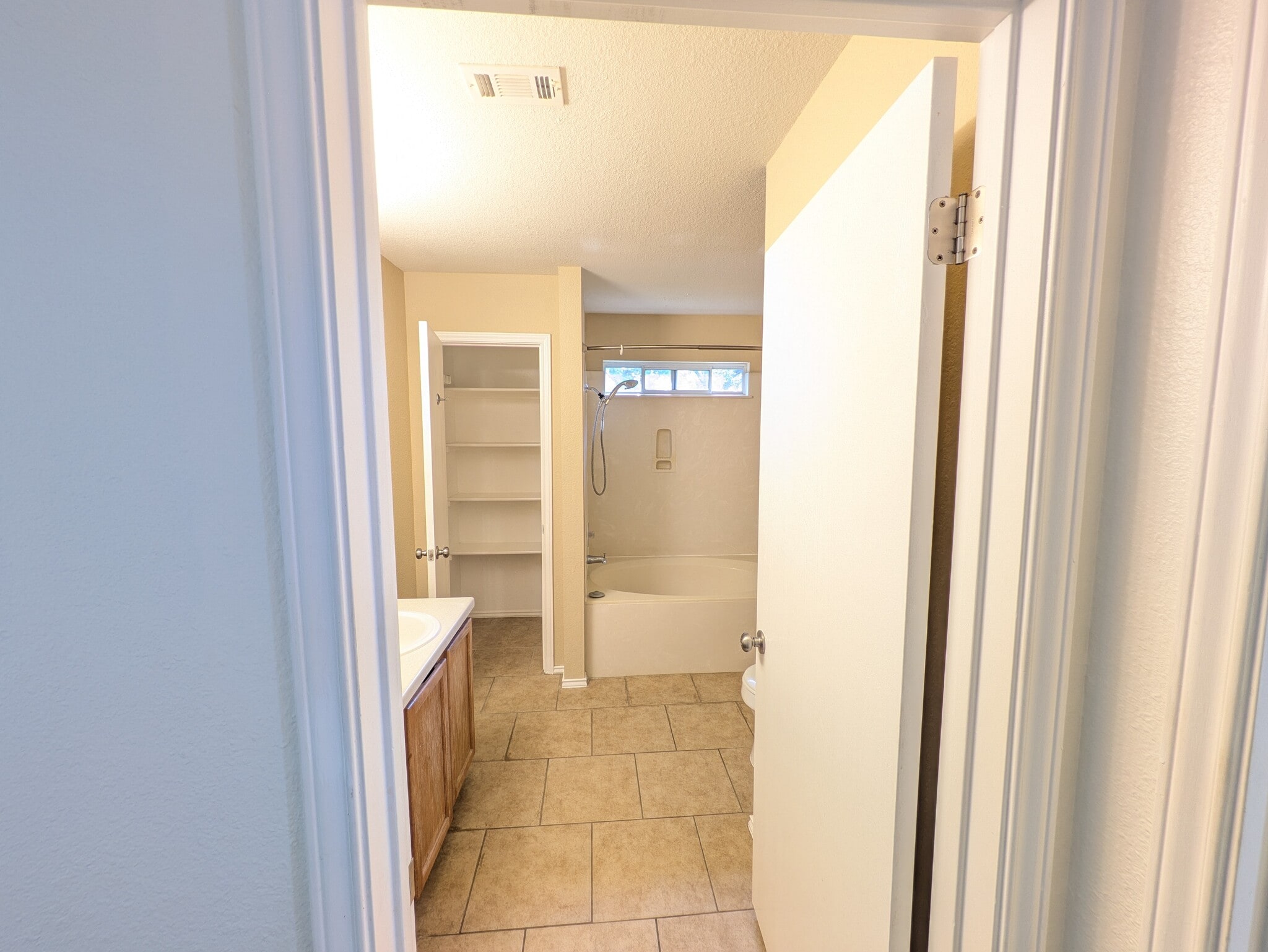 Building Photo - 133 Carolyns Way