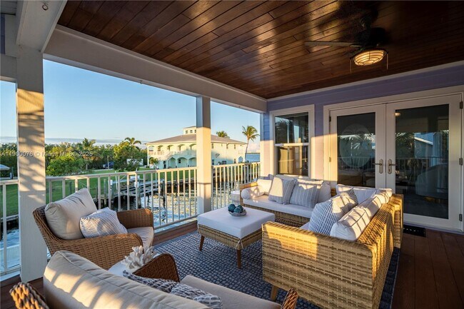 Building Photo - 474 Peninsula Dr