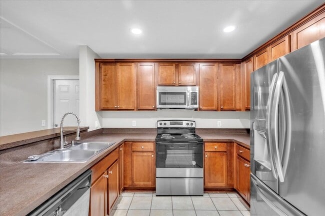 Building Photo - Perfectly Located 3 Bed, 2 Bath Home in Li...