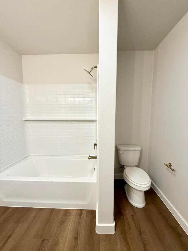 Building Photo - 2119 Langford Ave