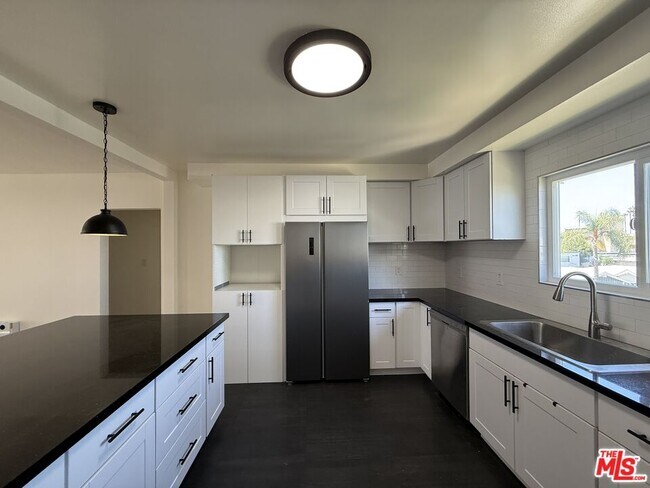 Building Photo - 25226 Loytan St