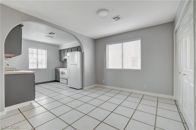 Building Photo - 5270 Carriellen Ln