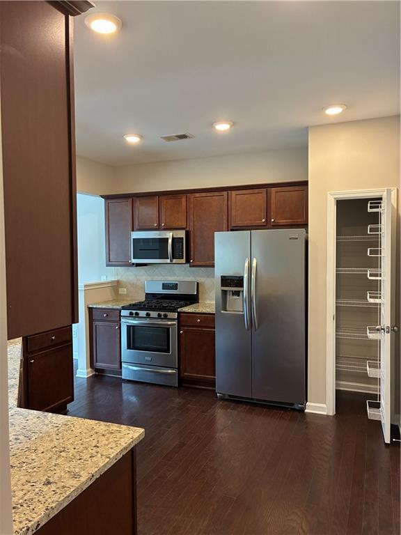 Building Photo - 1335 Hampton Oaks Dr