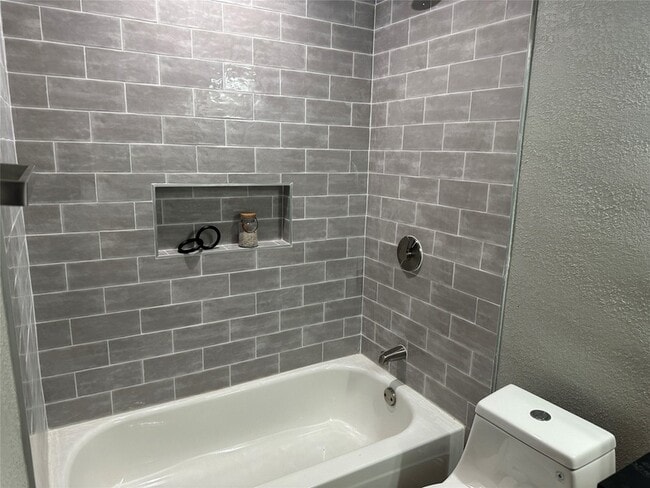 Building Photo - 4428 San Fernando Ln