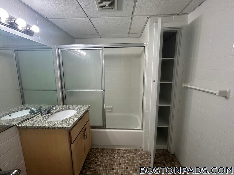 Building Photo - 62 Boylston St